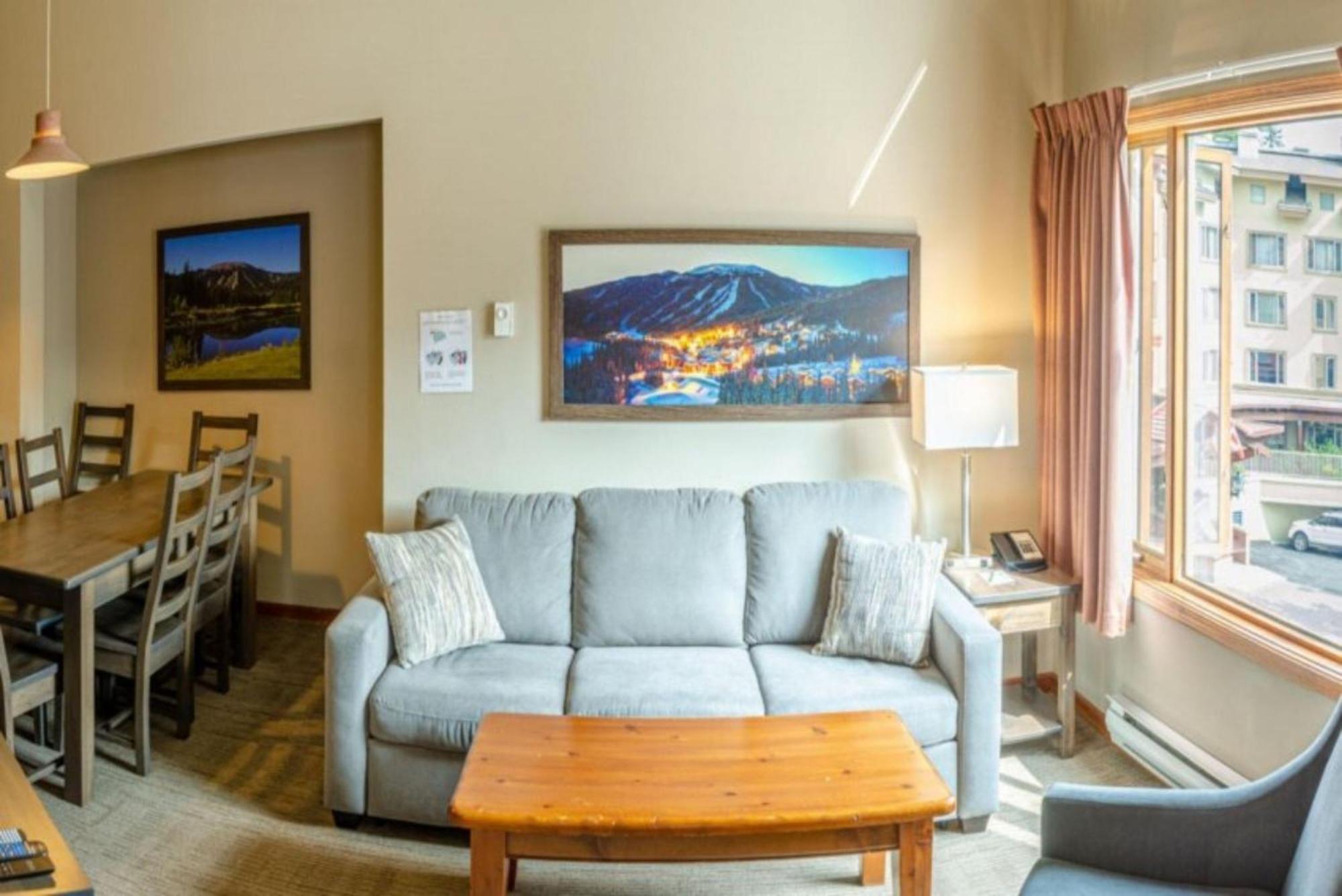 Cahilty Hotel & Suites Sun Peaks Extérieur photo