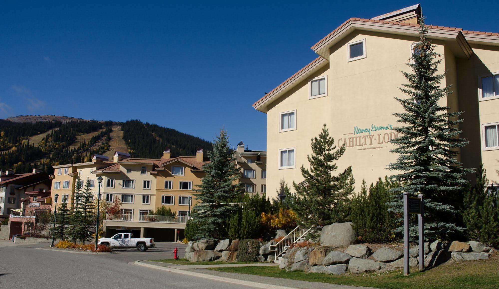 Cahilty Hotel & Suites Sun Peaks Extérieur photo